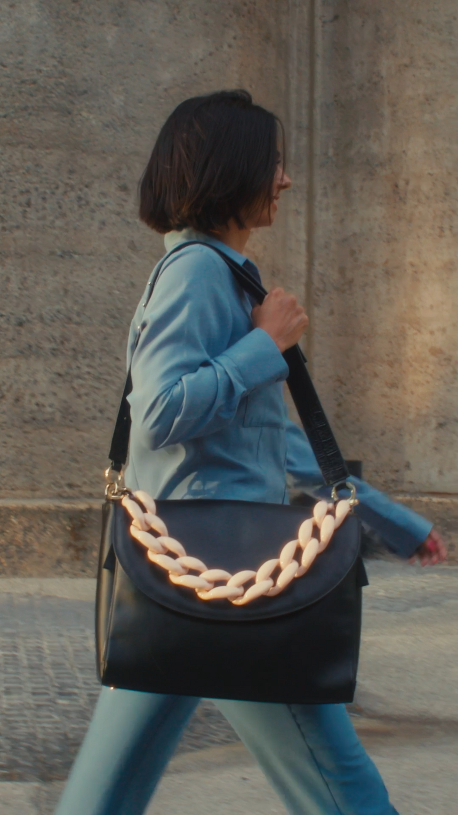 CI1 - Classic Black & Chain baby pink
