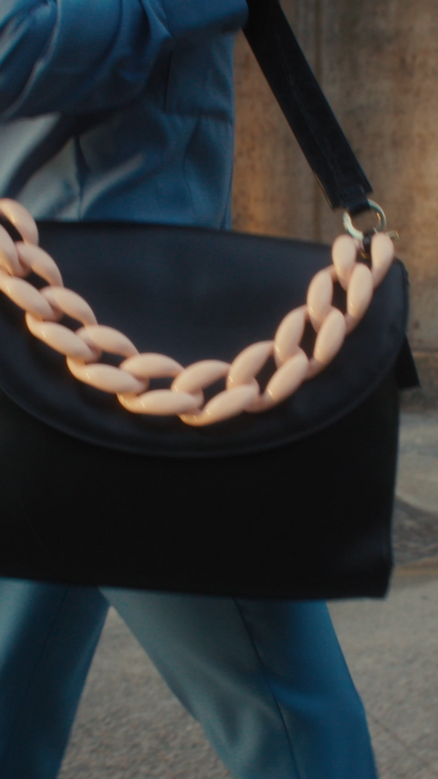 CI1 - Classic Black & Chain baby pink